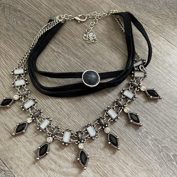 Jewelry - 💥Chocker & Necklace set💥